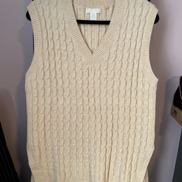 H&M sweater vest - Picture 1 of 1